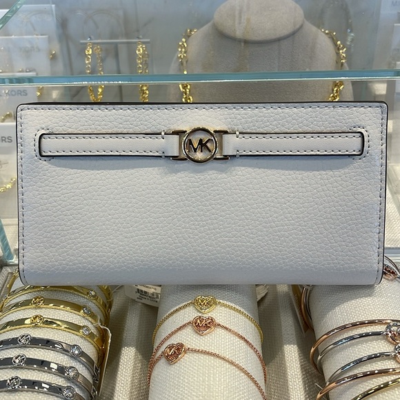 Michael Kors Reed Large Bifold Pebbled Leather Snap Wallet Card Case 
Lt Cream - Picture 3 of 16